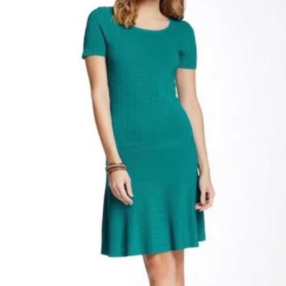 🆕 Romeo + Juliet fit and flare dress, ribbed, green, women’s size M